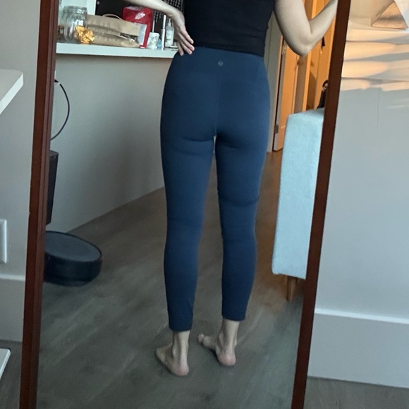 Lululemon navy leggings size 4 - Picture 4 of 4